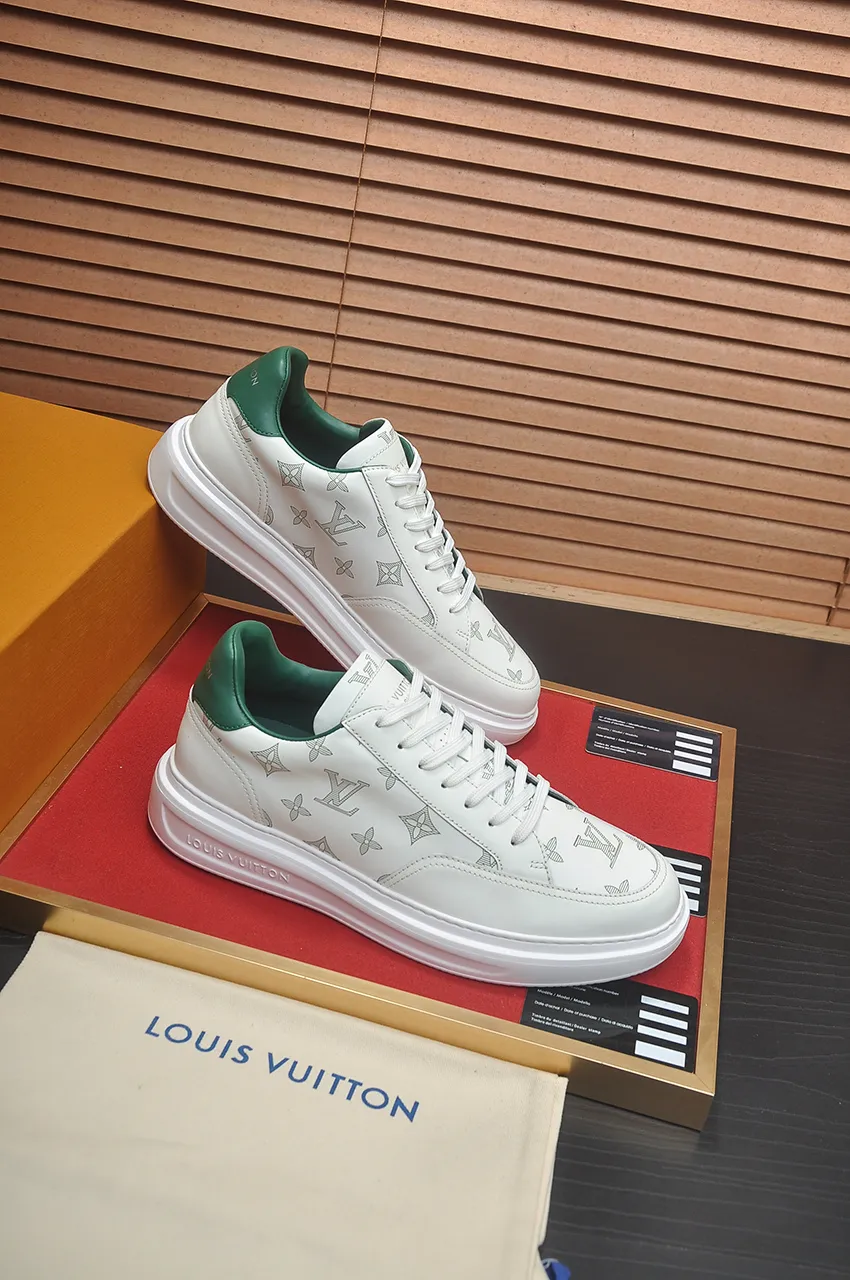 Men's men's shoes 💰640💶Original development, quality shipping, welcome to compare - LV sneaker series sports shoes introduce the loose silhouette of the ready-to-wear series into the spring and summer men's wear shows and make an eye-catching appearance. The cow leather upper is combined with rough fabric laces, and colorful beading highlights the brand's classic elements. LV letters mark the tongue and Monogram floral outsole. Mixed materials Made of top-grain cowhide, thick shoelace design, large Monogram print on the side, mesh lining and cotton feet, the comfort is as extreme as ever, premium heritage, quality first, worth owning! Size: Men’s 38-45 (45 is custom-made and cannot be returned or exchanged)